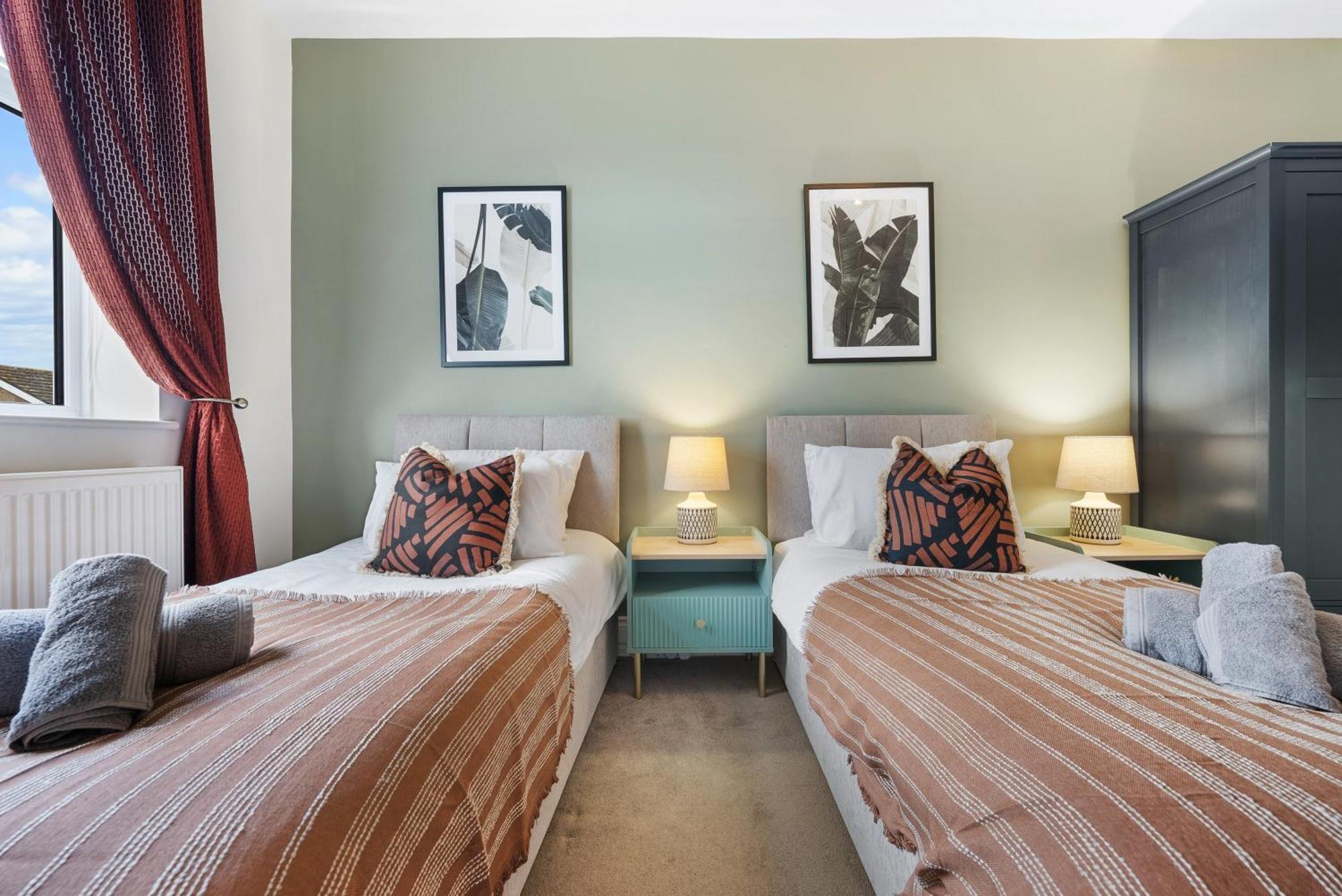 Long Term And Summer Special Offer! 5-Bedroom Spacious, Stunning Design, Sociable Areas & Cosy House Near South Downs Park, Sleeps 11 With Games Room, Private Parking And Garden- By Blue Puffin Stays Waterlooville Kültér fotó