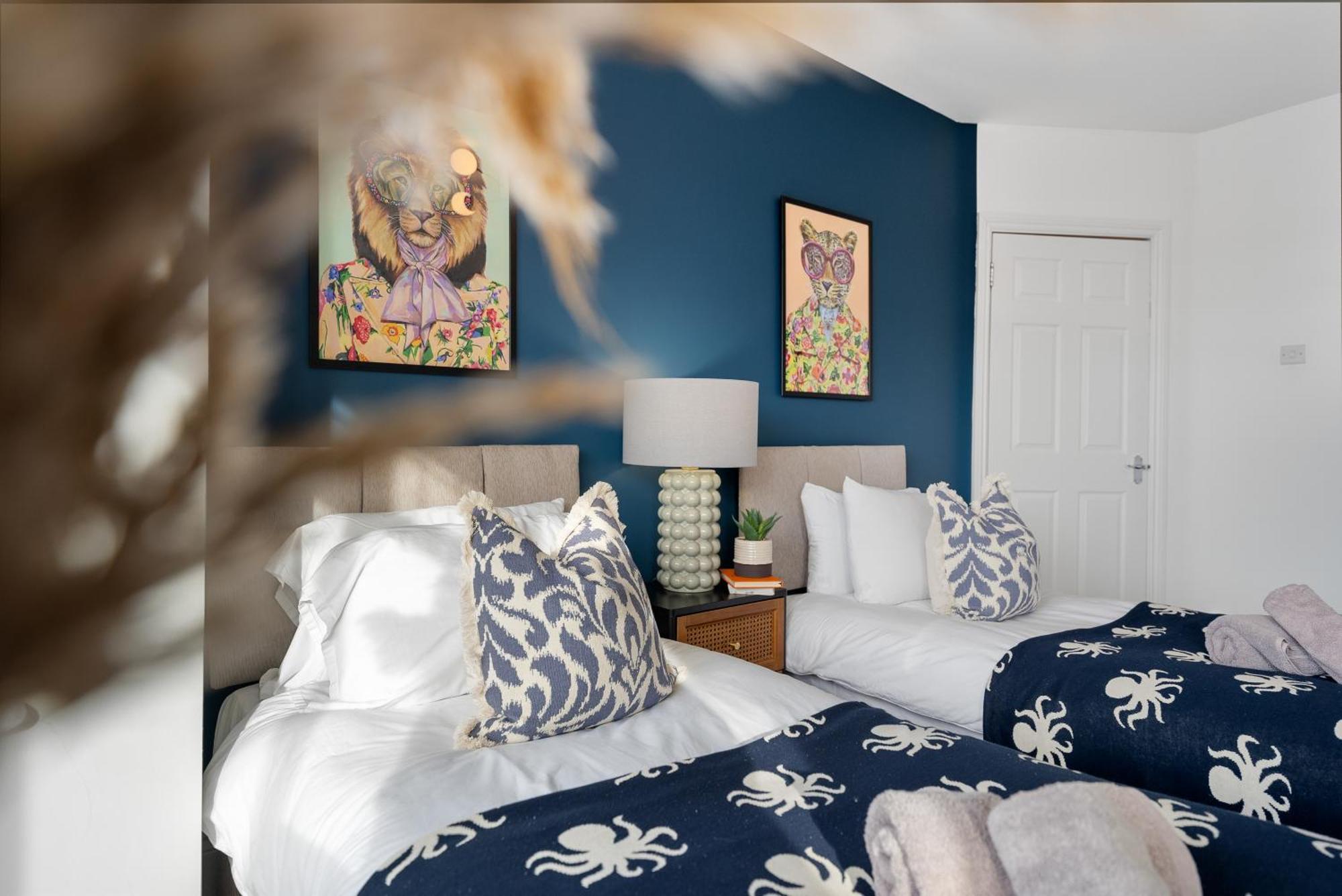 Long Term And Summer Special Offer! 5-Bedroom Spacious, Stunning Design, Sociable Areas & Cosy House Near South Downs Park, Sleeps 11 With Games Room, Private Parking And Garden- By Blue Puffin Stays Waterlooville Kültér fotó