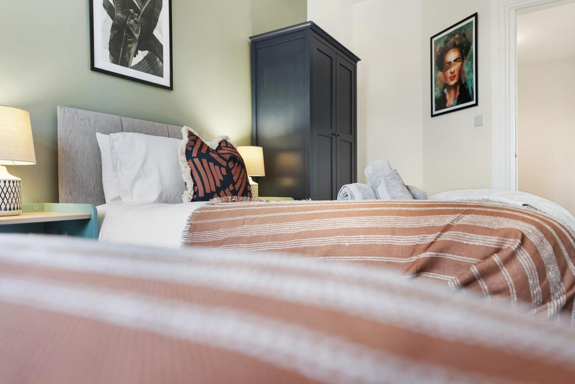 Long Term And Summer Special Offer! 5-Bedroom Spacious, Stunning Design, Sociable Areas & Cosy House Near South Downs Park, Sleeps 11 With Games Room, Private Parking And Garden- By Blue Puffin Stays Waterlooville Kültér fotó