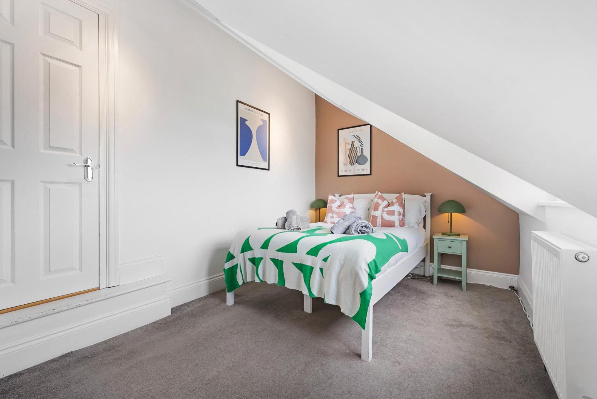 Long Term And Summer Special Offer! 5-Bedroom Spacious, Stunning Design, Sociable Areas & Cosy House Near South Downs Park, Sleeps 11 With Games Room, Private Parking And Garden- By Blue Puffin Stays Waterlooville Kültér fotó