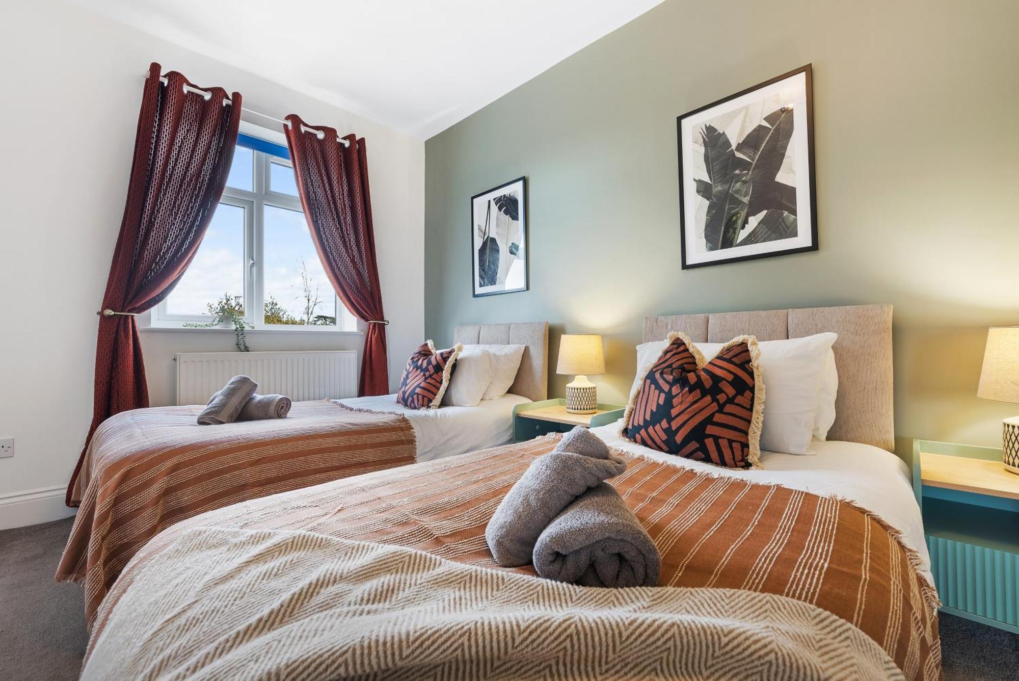 Long Term And Summer Special Offer! 5-Bedroom Spacious, Stunning Design, Sociable Areas & Cosy House Near South Downs Park, Sleeps 11 With Games Room, Private Parking And Garden- By Blue Puffin Stays Waterlooville Kültér fotó