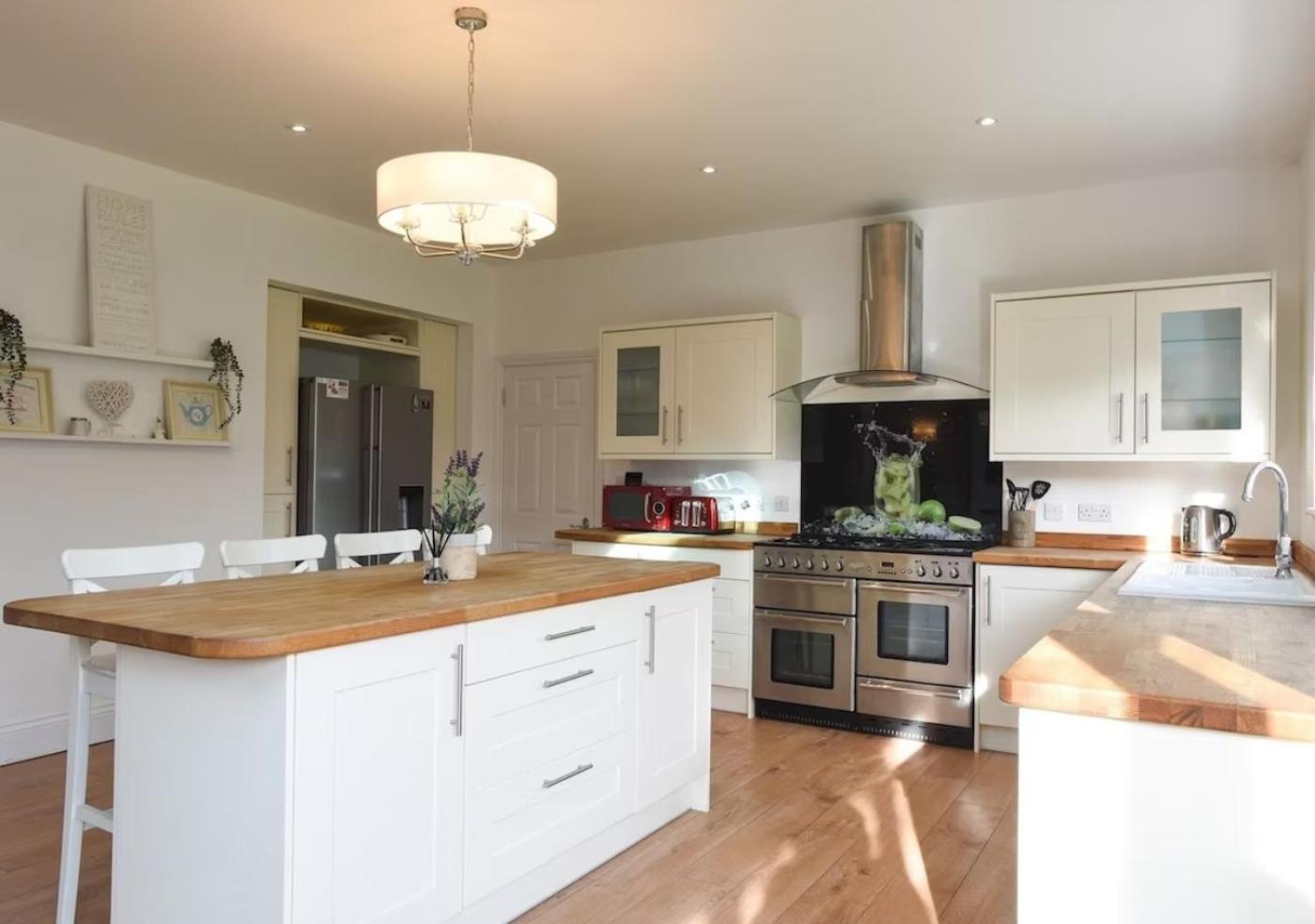 Long Term And Summer Special Offer! 5-Bedroom Spacious, Stunning Design, Sociable Areas & Cosy House Near South Downs Park, Sleeps 11 With Games Room, Private Parking And Garden- By Blue Puffin Stays Waterlooville Kültér fotó